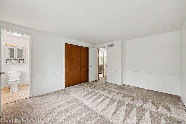 2320 Greensboro Drive, Troy, MI 48085