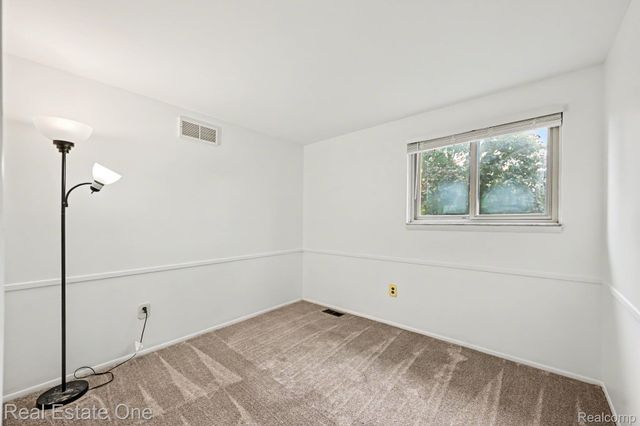 2320 Greensboro Drive, Troy, MI 48085