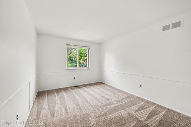 2320 Greensboro Drive, Troy, MI 48085