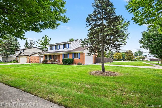 2320 Greensboro Drive, Troy, MI 48085