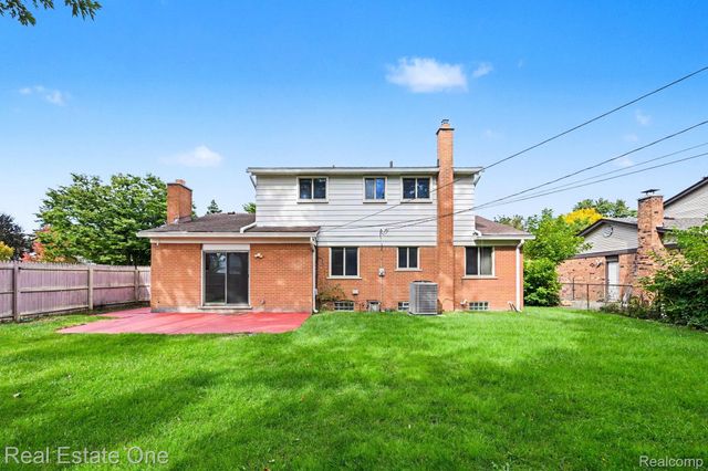 2320 Greensboro Drive, Troy, MI 48085