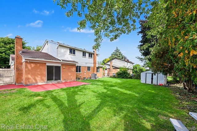 2320 Greensboro Drive, Troy, MI 48085