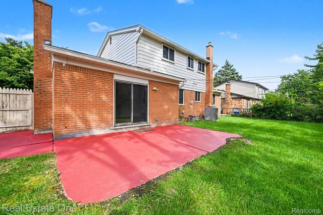 2320 Greensboro Drive, Troy, MI 48085