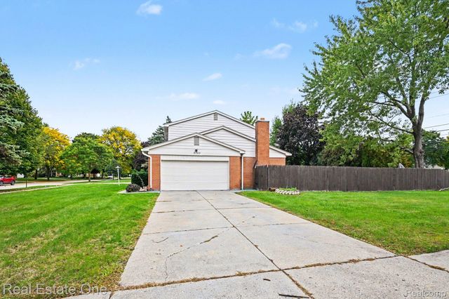 2320 Greensboro Drive, Troy, MI 48085