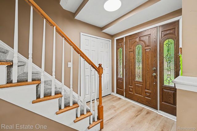 2320 Greensboro Drive, Troy, MI 48085