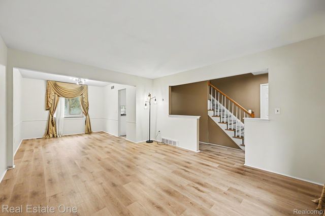 2320 Greensboro Drive, Troy, MI 48085