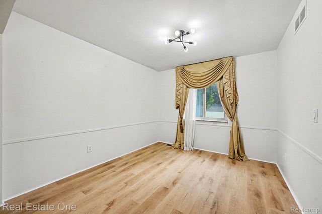2320 Greensboro Drive, Troy, MI 48085