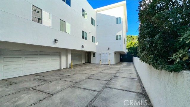 14019 Vanowen Street 104, Van Nuys (los Angeles), CA 91405