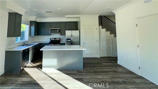 14019 Vanowen Street 104, Van Nuys (los Angeles), CA 91405