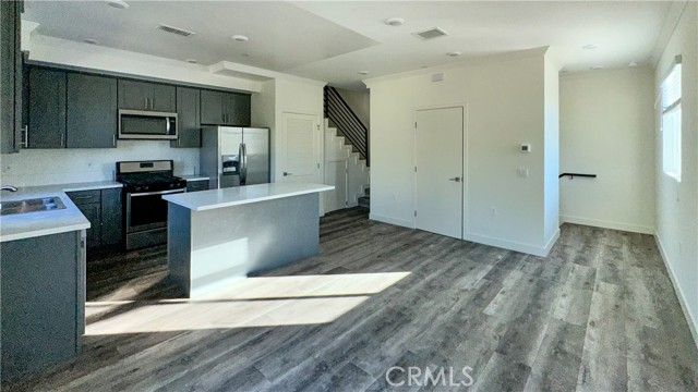 14019 Vanowen Street 104, Van Nuys (los Angeles), CA 91405