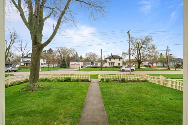 206 Wood STREET, Walworth, WI 53184