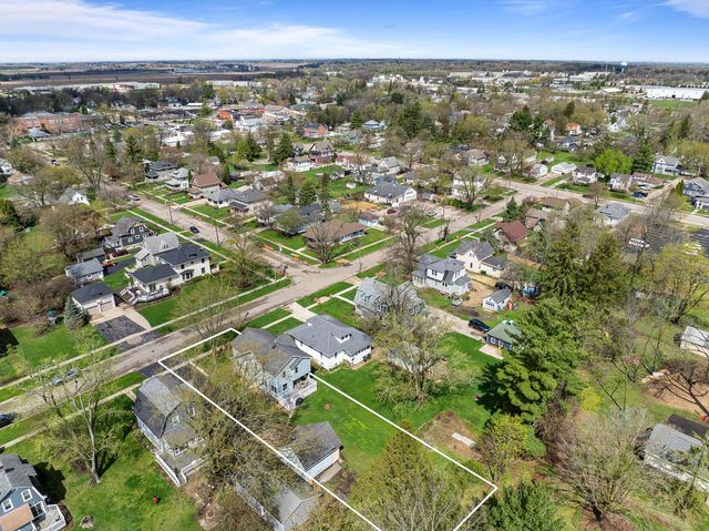 206 Wood STREET, Walworth, WI 53184
