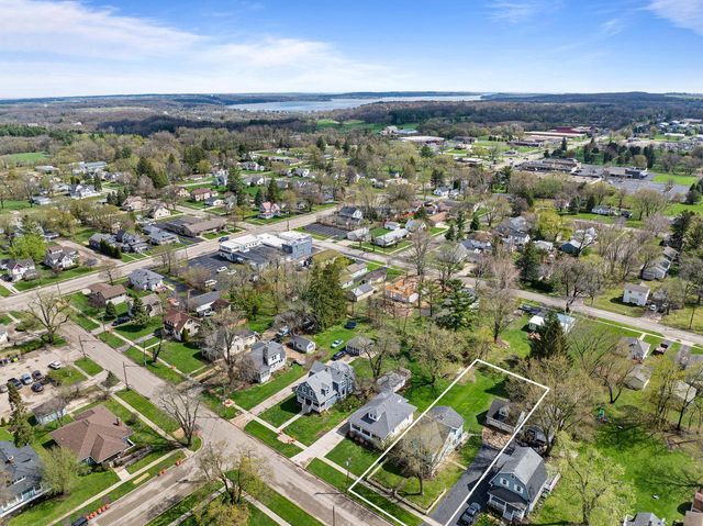 206 Wood STREET, Walworth, WI 53184
