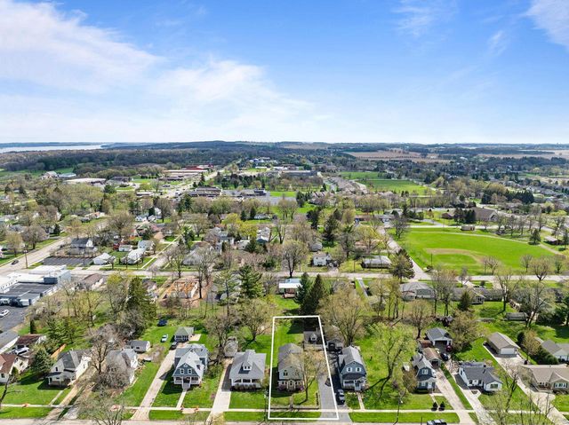 206 Wood STREET, Walworth, WI 53184