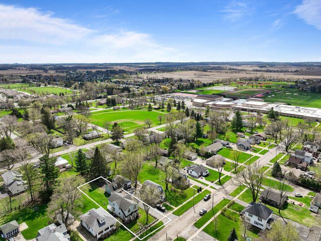 206 Wood STREET, Walworth, WI 53184