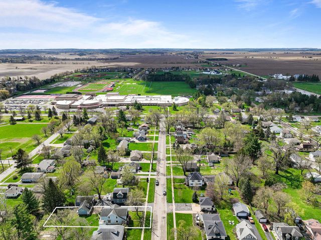 206 Wood STREET, Walworth, WI 53184