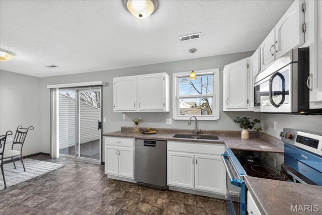 1 Sunburst Court 6, St Peters, MO 63303