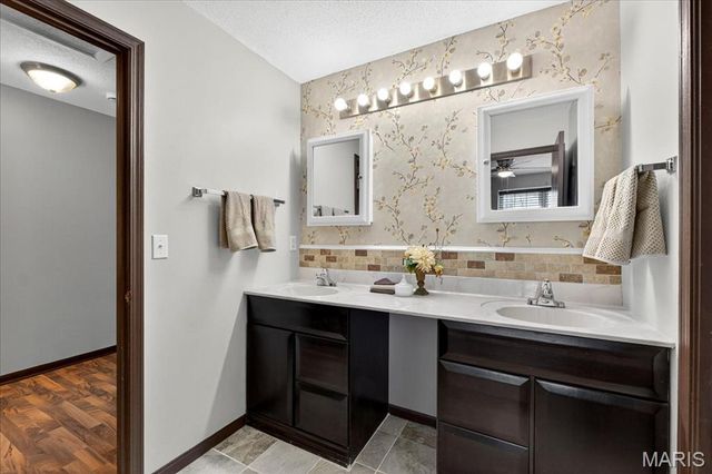 1 Sunburst Court 6, St Peters, MO 63303