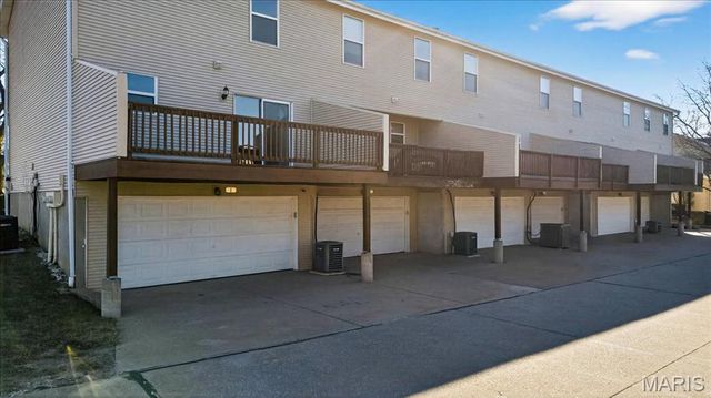 1 Sunburst Court 6, St Peters, MO 63303