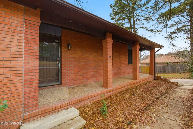 329 Arapaho Lane, Madison, MS 39110