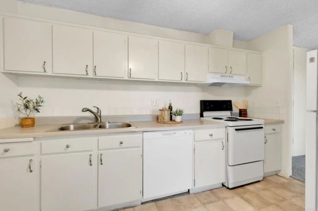 3050 Rue D'Orleans 355, San Diego, CA 92110