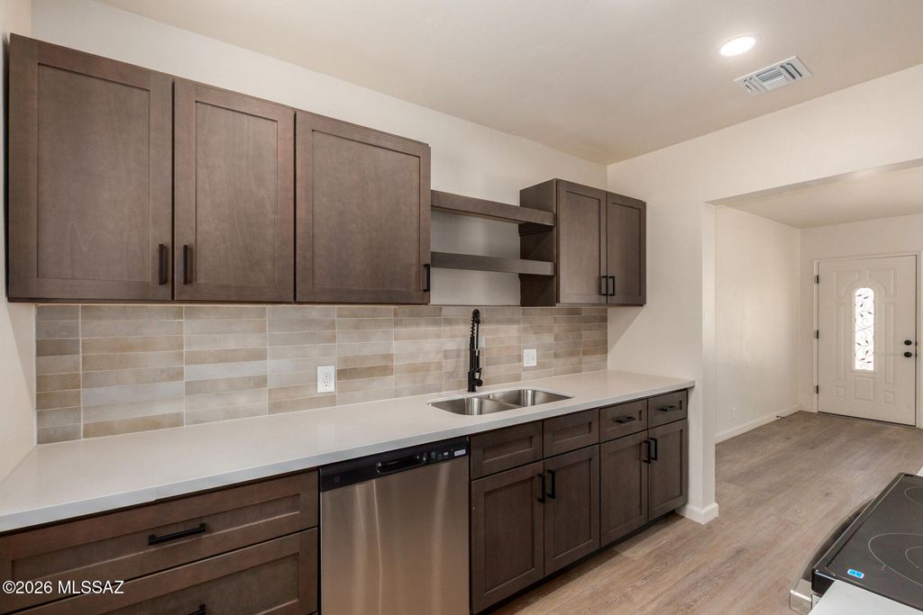 2932 N Castro Avenue, Tucson, AZ 85705