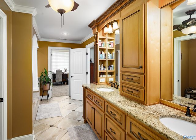 282 Lakeview Shores Drive, Muscle Shoals, AL 35661