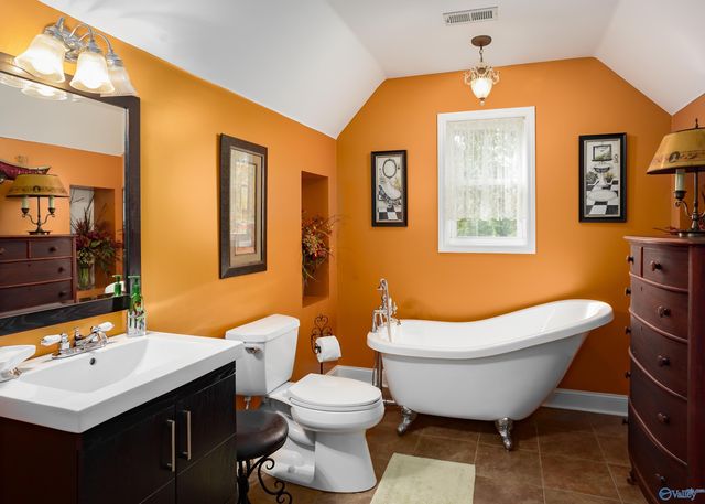 282 Lakeview Shores Drive, Muscle Shoals, AL 35661