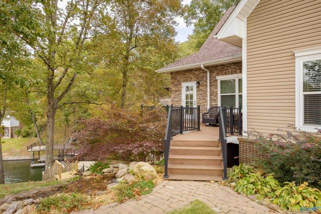 282 Lakeview Shores Drive, Muscle Shoals, AL 35661