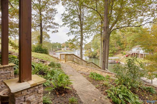 282 Lakeview Shores Drive, Muscle Shoals, AL 35661