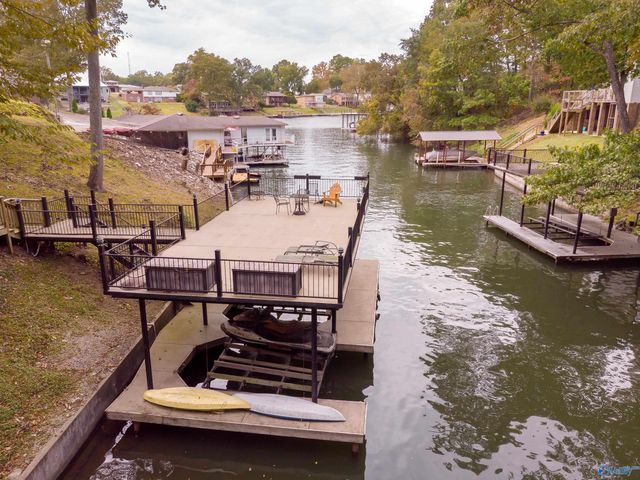 282 Lakeview Shores Drive, Muscle Shoals, AL 35661