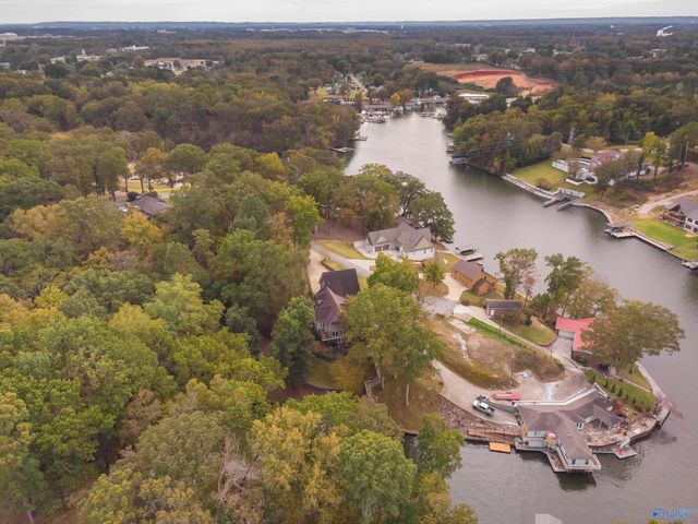 282 Lakeview Shores Drive, Muscle Shoals, AL 35661