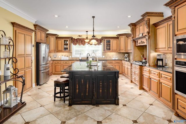 282 Lakeview Shores Drive, Muscle Shoals, AL 35661