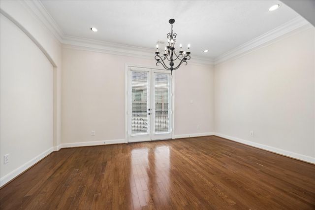 6001 Truro Street E, Houston, TX 77007