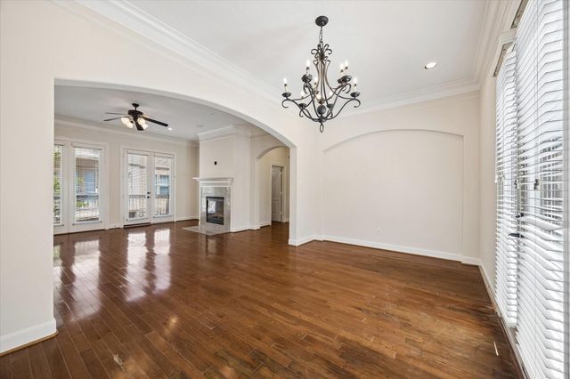6001 Truro Street E, Houston, TX 77007