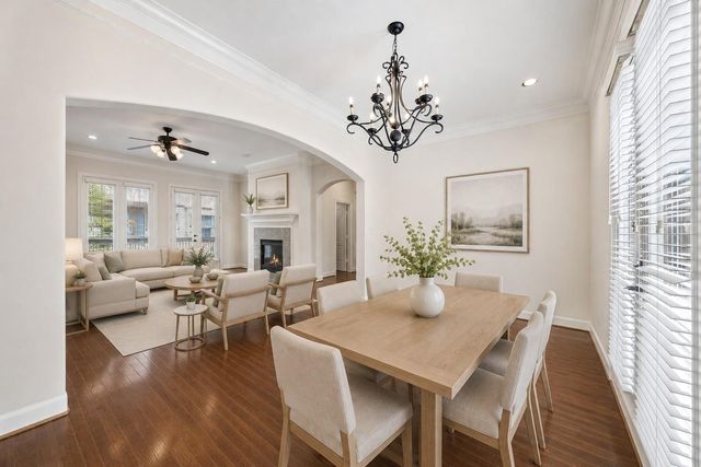 6001 Truro Street E, Houston, TX 77007