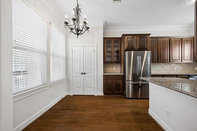 6001 Truro Street E, Houston, TX 77007