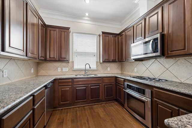 6001 Truro Street E, Houston, TX 77007