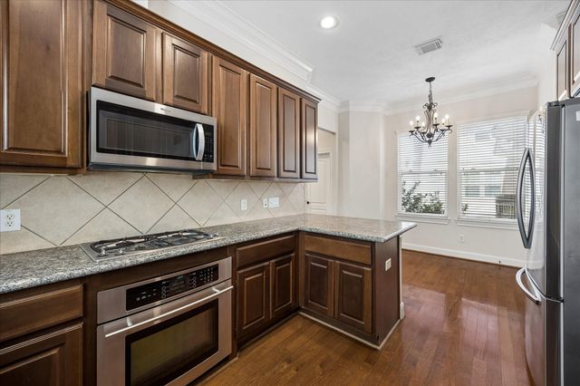 6001 Truro Street E, Houston, TX 77007