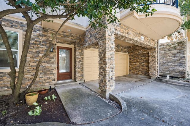 6001 Truro Street E, Houston, TX 77007