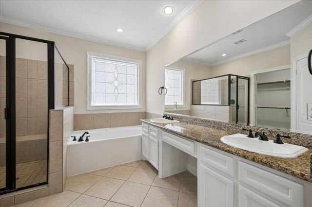6001 Truro Street E, Houston, TX 77007