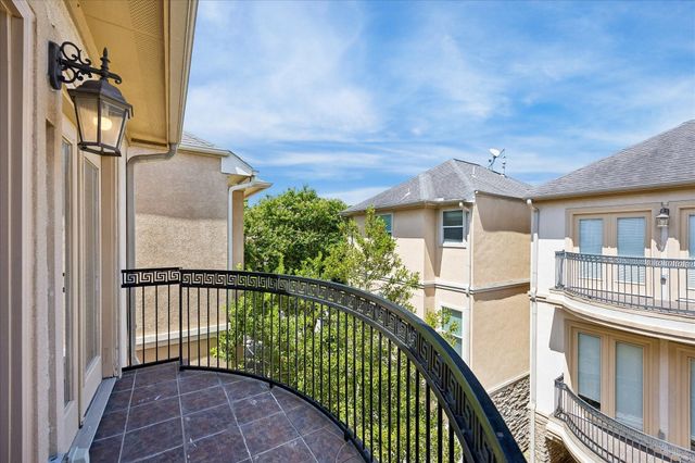 6001 Truro Street E, Houston, TX 77007