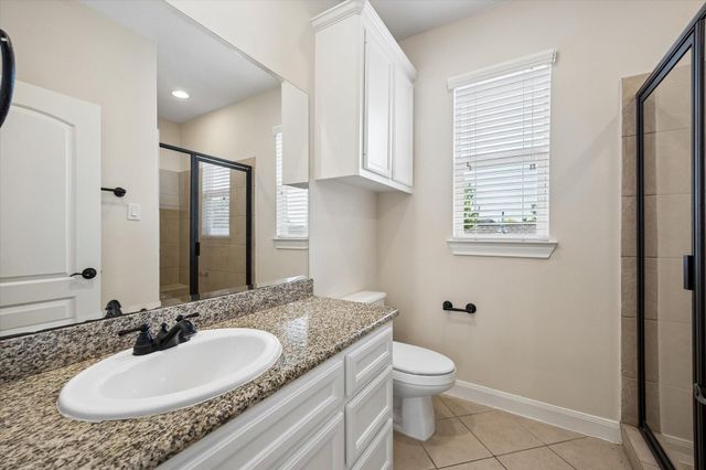 6001 Truro Street E, Houston, TX 77007