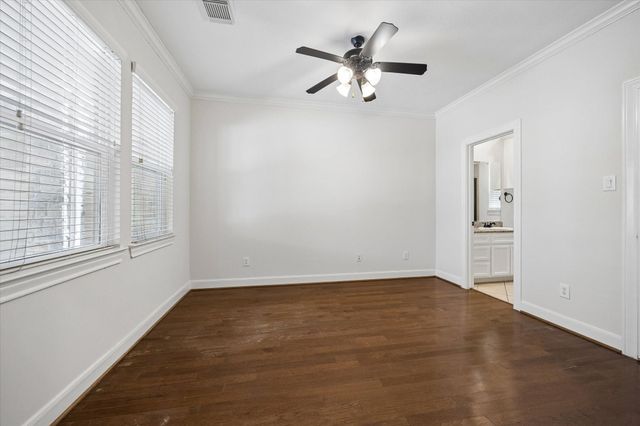 6001 Truro Street E, Houston, TX 77007