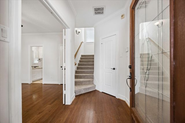 6001 Truro Street E, Houston, TX 77007