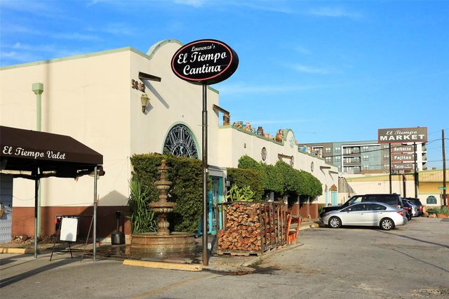 6001 Truro Street E, Houston, TX 77007