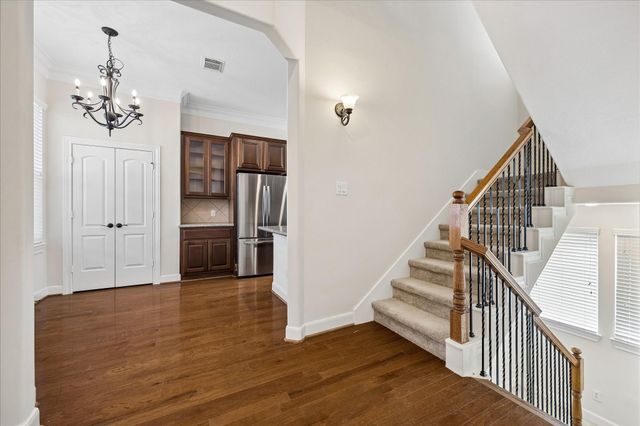 6001 Truro Street E, Houston, TX 77007