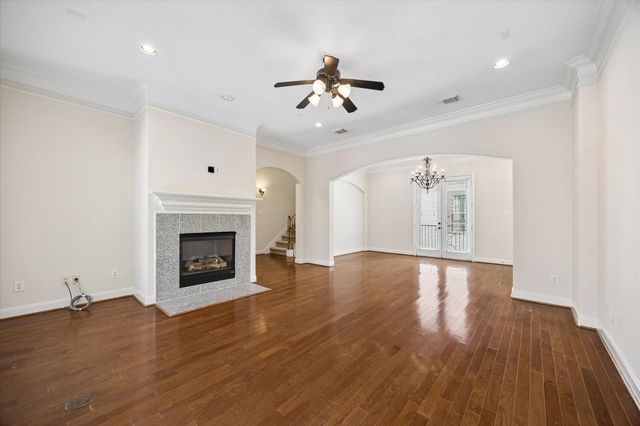 6001 Truro Street E, Houston, TX 77007