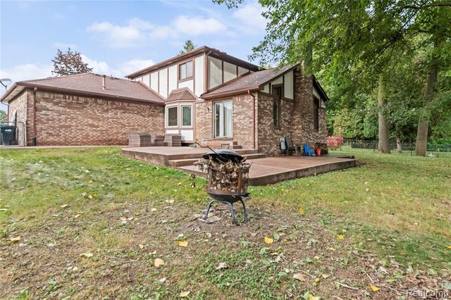 13980 Amanda Drive, Sterling Heights, MI 48313