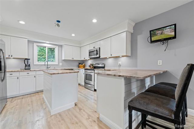 13980 Amanda Drive, Sterling Heights, MI 48313